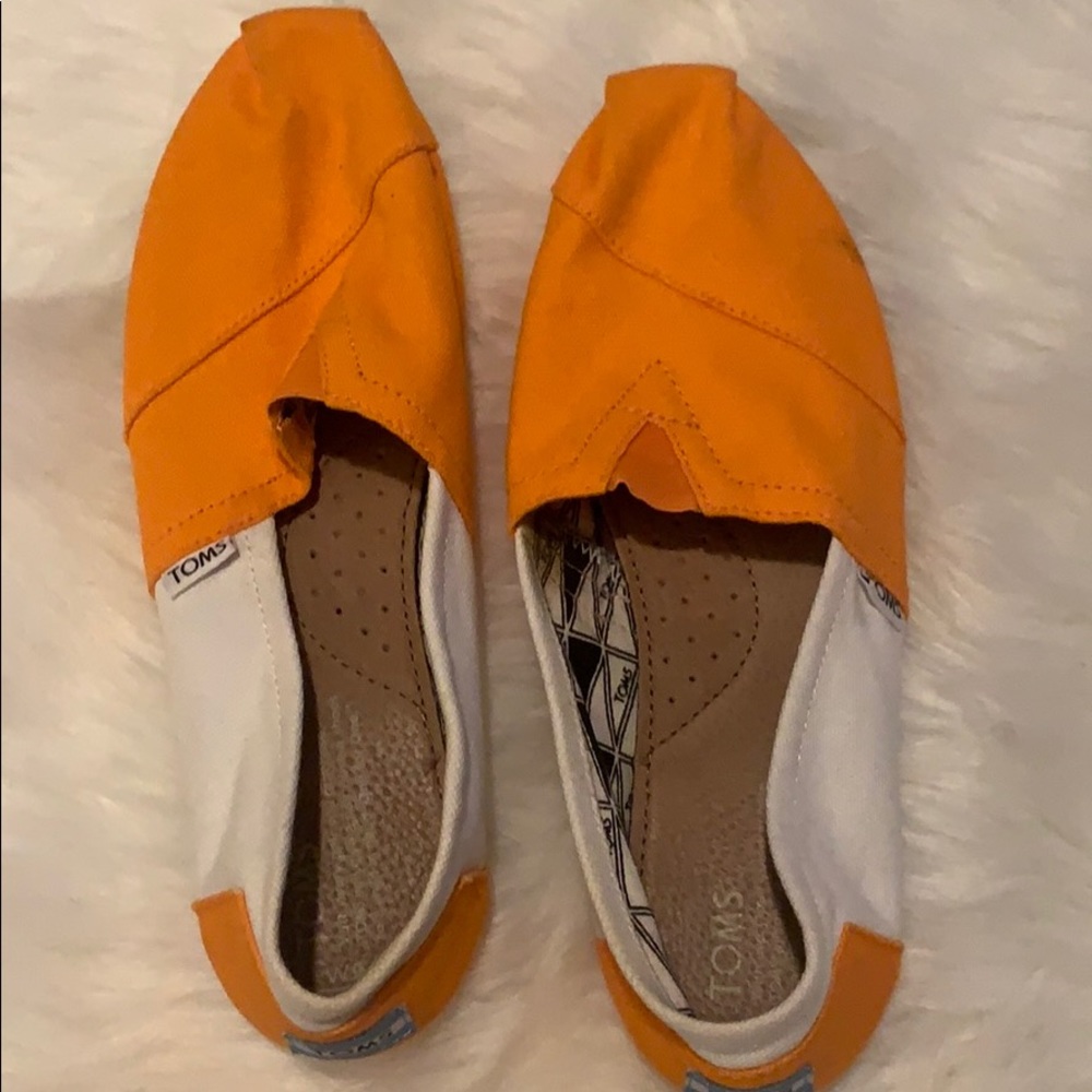 Toms